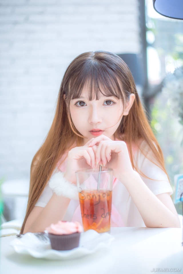 当你穿上了爱情的婚纱，我也披上了和尚的袈裟……